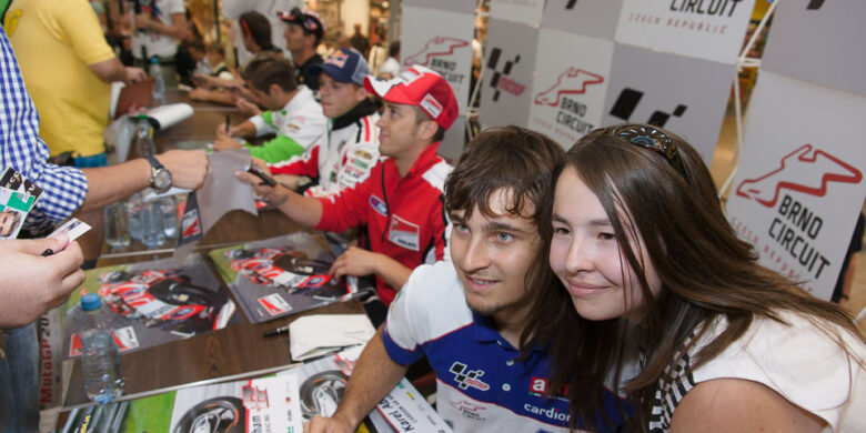 Kael Abraham na autogramiádě před GP České republiky (foto Milan Spurný)