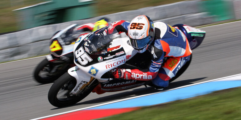 Popov Miroslav (#55) nebyl v roce 2011 regulérním jezdcem GP 125 ccm, ale starotval na divokou kartu (foto: Ben Henderson)
