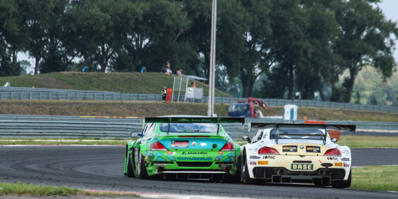 Sládečka BMW Z4 GT3 vs Kubas BMW Alpina B6 GT3 by Eset V4.com