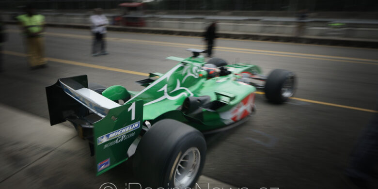 Výjezd Jaguara R5 do boje - #1 Klaas Zwart (NL), Team Ascari, Jaguar R5, F1, Cosworth 3.0 V10