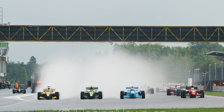 Start do závodu – #37 SMIECHOWSKI Jakub (PL), #23 GERSTL Ingo (A), #2 VAN KALMTHOUT Marijn (NL) a #1 HAUSER Gary (L).