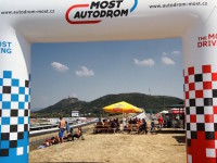 Divácký svah na Autodromu Most (foto: Miroslav Ullman)
