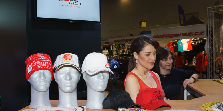 Stánek Automotodromu Brno na Motosalonu 2016, kde je také prodej vstupenek na MotoGP.