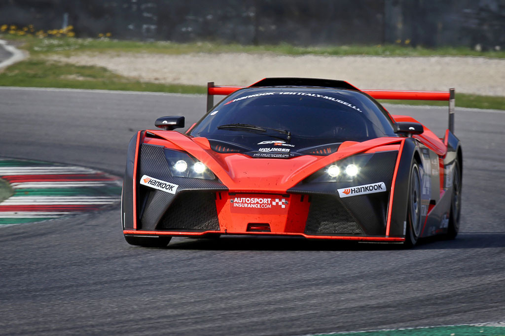 #24 Tomáš Enge (CZE), Reinhard Kofler (A) – speciál KTM X-BOW GT v akci na trati
