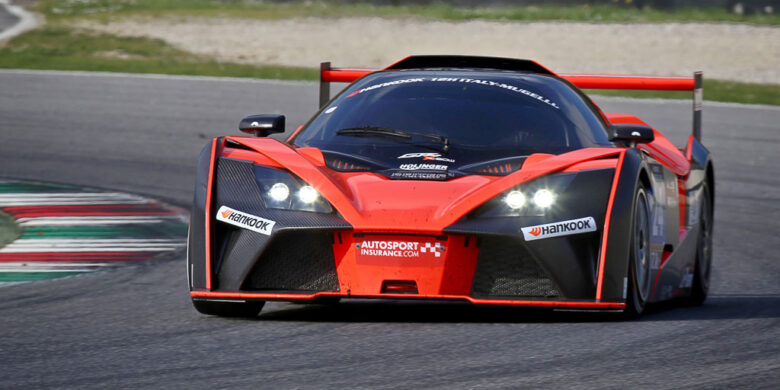 #24 Tomáš Enge (CZE), Reinhard Kofler (A) – speciál KTM X-BOW GT v akci na trati