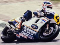 #4 Freddie Spencer (USA), Honda NS500, GP Španělska 1985, foto Antonio Fernandez. „Létající Freddie“ dokázal v roce 1985 vybojovat s Hondou titul mistra světa ve třídách 500 a 250 ccm současně.