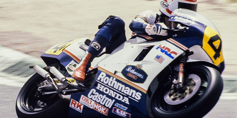 #4 Freddie Spencer (USA), Honda NS500, GP Španělska 1985, foto Antonio Fernandez. „Létající Freddie“ dokázal v roce 1985 vybojovat s Hondou titul mistra světa ve třídách 500 a 250 ccm současně.