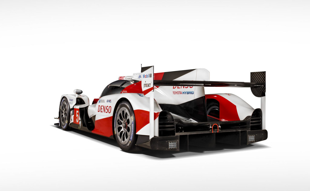 Toyota TS050 HYBRID – pohled zezadu a boku