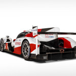 Toyota TS050 HYBRID – pohled zezadu a boku