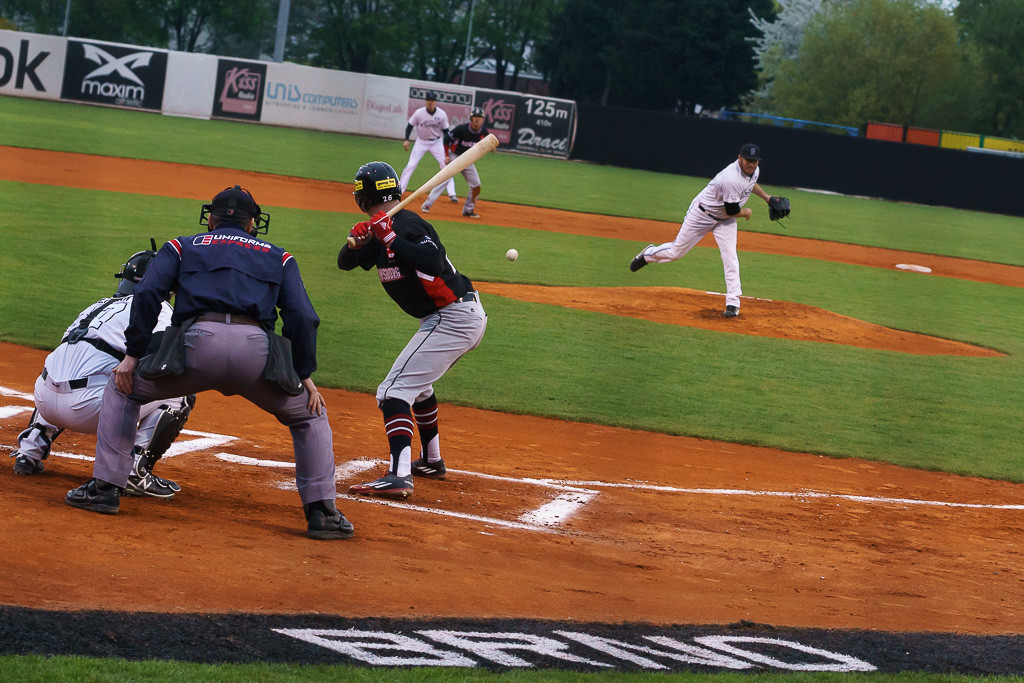 Vzadu Pitcher Američen #35 Jason Jarvis