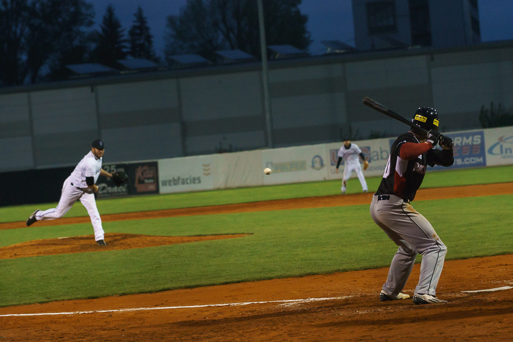 Baseball, to je souboj házeče a pálkaře