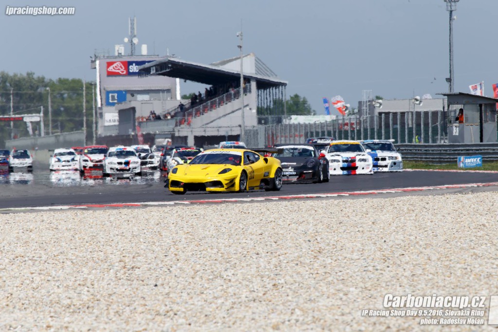 Start Carboniacupu na Slovakiaringu 2016, na čele Dennis Waszek s Ferrari |F430 GT3 by R.Holan