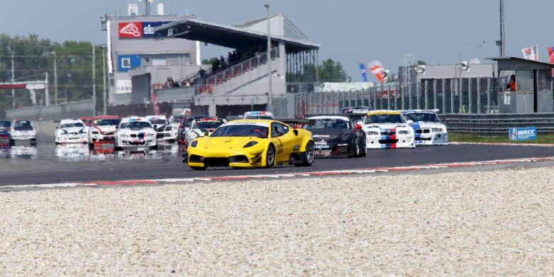Start Carboniacupu na Slovakiaringu 2016, na čele Dennis Waszek s Ferrari |F430 GT3 by R.Holan