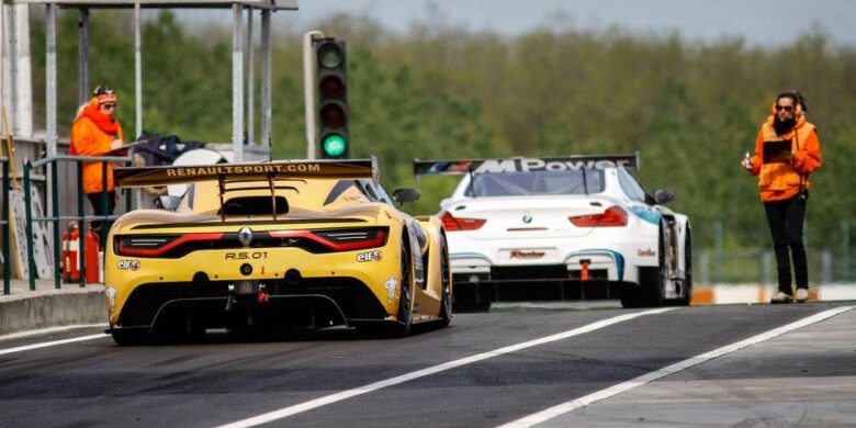 BMW M3 GT3 vs Renault RS01 - MMČR, FIA zone Central Europe Hungaroring ©Heinz Mösinger