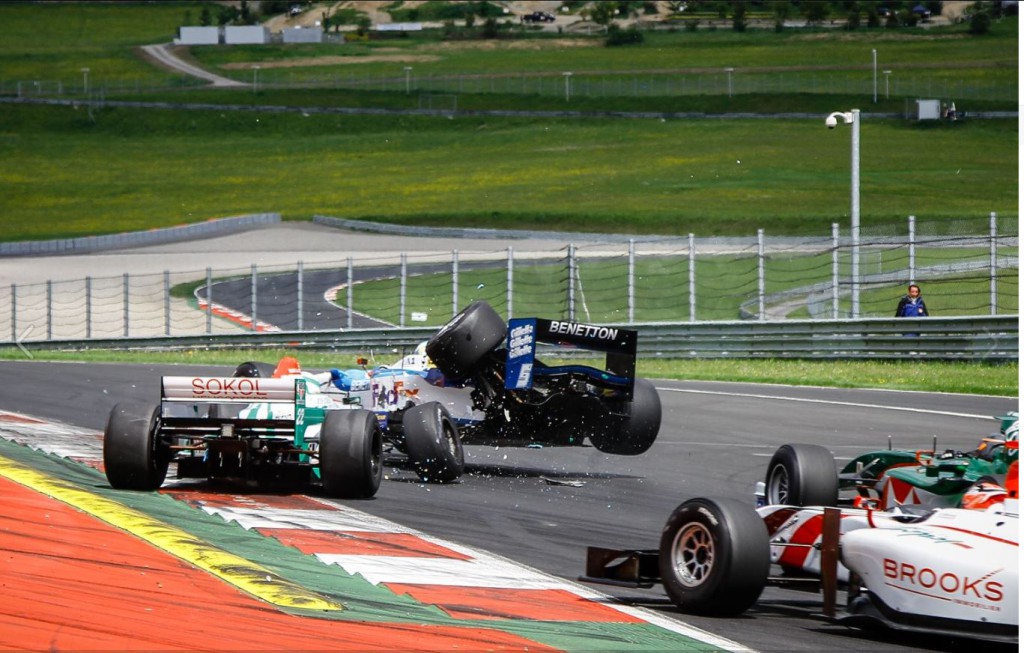 BOSS GP havárie Forti Corse vs Benetton F1 by Heinz Mösinger