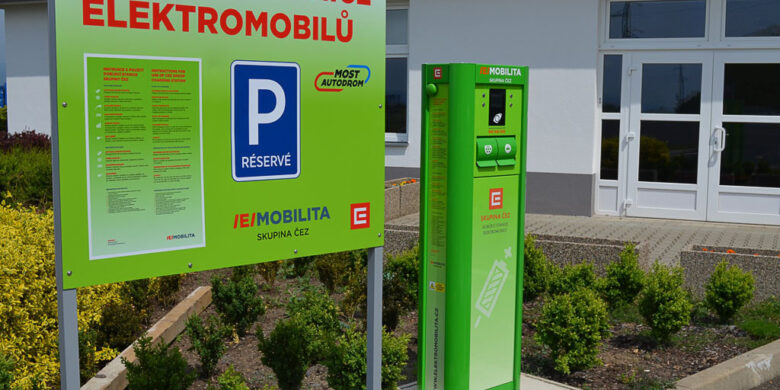 Nová veřejná dobíjecí stanice pro elektromobily na autodormu Most