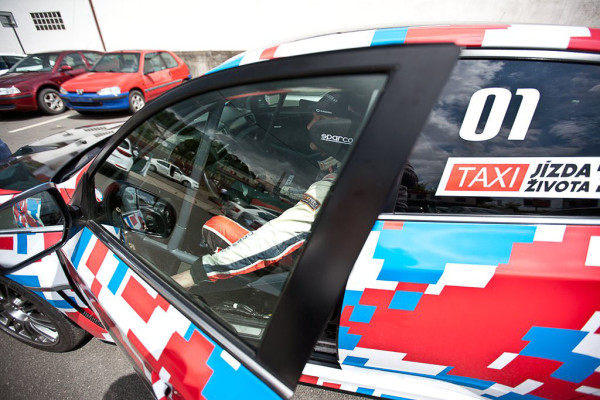Davidem Vršeckým jako taxikář