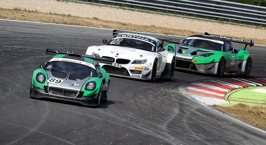 Lotus Exige GT-R a BMW - okruhové boje v závodech FIA CEZ