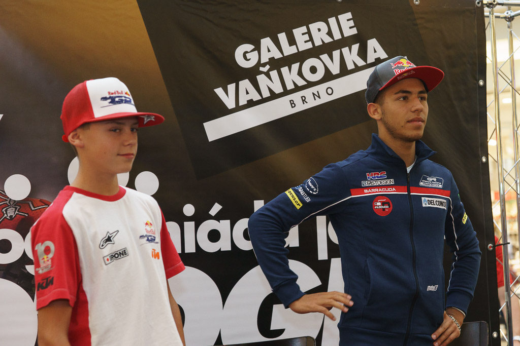 Salač Filip (CZE) a #33 Enea BASTIANINI (ITA), Gresini Racing Moto3, Honda