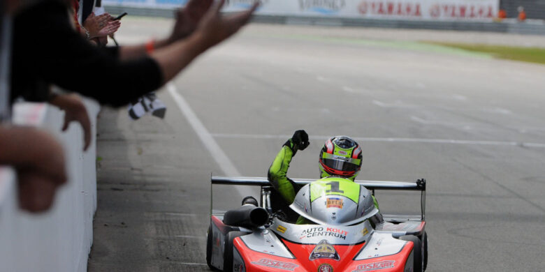 #1 Adam Kout (CZ), MS Kart / DEA, získává titul Mistra Evropy superkartů pro sezonu 2016.