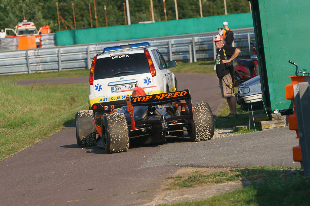 #888 Florian Schnitzenbaume v kačírku