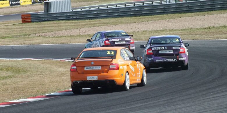 Duo Rzepecki vs Tomáš Pekař - Škoda Octavia Cup při FIA Truck Most 2016 by VDR