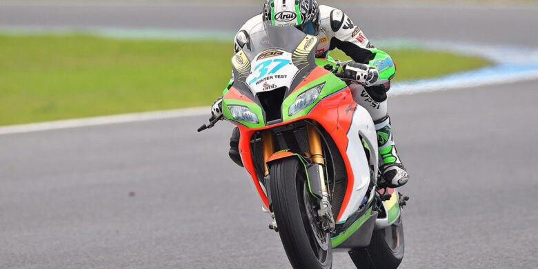 #37 Ondřej Ježek testuje svou Kawasaki s Grillini Racing týmem.
