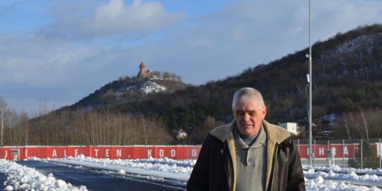 Viceprezident Autoklubu ČR (AČR) pro mimosportovní činnosti a předseda Asociace Veteran Car Clubů (AVCC) AČR František Čečil
