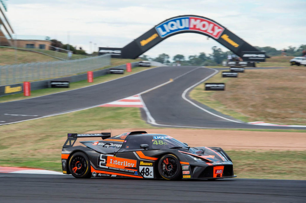 #48 Justin McMillan, Glen Wood, Tomas Enge a Reinhard Kofler (KTM X-Bow GT4) na trati závodu Liqui-Moly Bathurst 12H