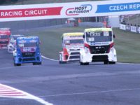 Ryan Smith vs Sasha Lenz a Steffi Halm - FIA European Truck Racing Championship ETRC autodrom Most by VDR