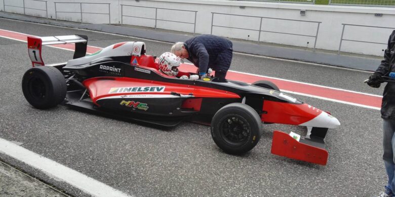 Petr Zelenka - formel Renault 2,0 foto HKC Racing