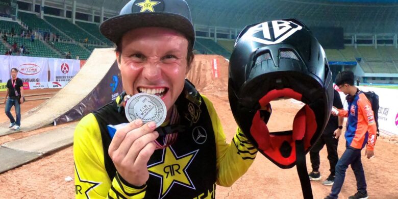 Libor Podmol se stříbrnou medailí vicemistra světa ve freestyle motokrosu sezony 2018