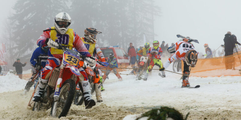 Lyžař akrobat a vede #30 STRAŠÍK Vlastimil a CHOVANEC Miroslav, CZE, SMS motokrosu Morava, Honda 450 4T (foto Milsn Spurný)