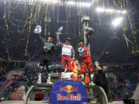 Libor Podmol na stupních vátězů v Krakově (foto: Night of the JUMPs)