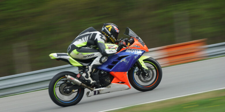 #11 Schwarz Ondřej, Kawasaki Ninja 300, 400SSP, CZE (foto: Milan Spurný)