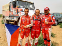 Vítězná posádka Morocco Desert Challenge, Instaforex Loprais Team, zleva: Petr Pokora, Ferran Marco Alcayna a Aleš Loprais
