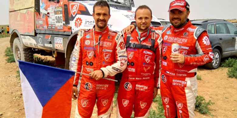 Vítězná posádka Morocco Desert Challenge, Instaforex Loprais Team, zleva: Petr Pokora, Ferran Marco Alcayna a Aleš Loprais