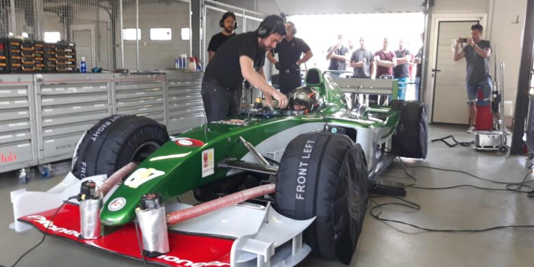 Formule 1 Marka Webbera se proháněla po mosteckém autodromu, dorazili fanoušci i novináři
