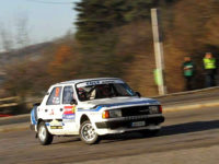 Enge Tomáš a Engeová Lucie při historických rallye na voze Škoda 130 LR