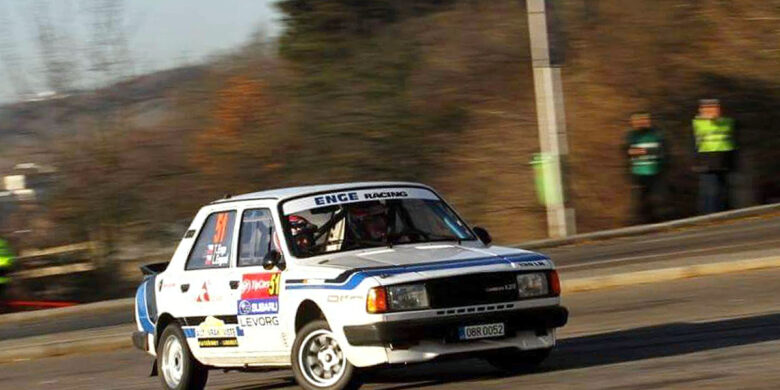 Enge Tomáš a Engeová Lucie při historických rallye na voze Škoda 130 LR