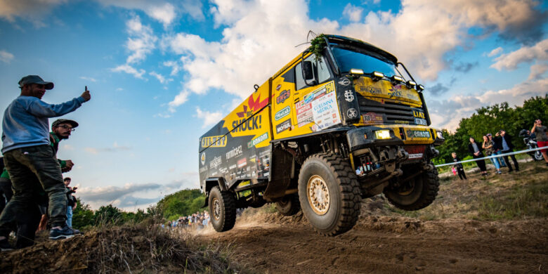 Martin Macík s LIAZem týmu Big Shock Racing na Baja Poland