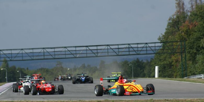 Zeller před Šafářem při Masaryk Racing Days 2018 by R.Schindler