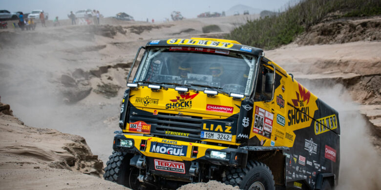 #504 Martin Macík na LIAZu se pere s písečnou dakarskou dunou, Big Shock Racing