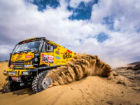 #504 Martin Macík na LIAZu se pere s písečnou dakarskou dunou, Big Shock Racing