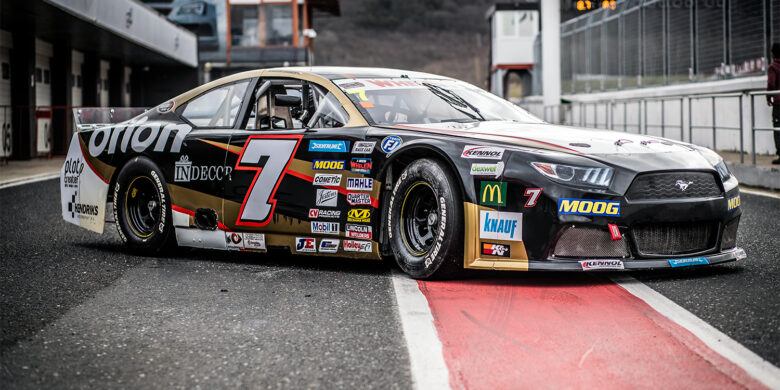 Vozy americké NASCAR série vypadají prostě úchvatně.