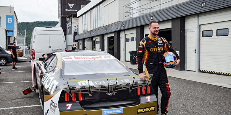 Martin Doubek při testu na závod OMV MaxxMotion NASCAR Show Euro Series v Mostě