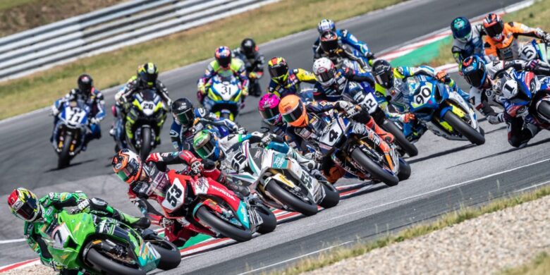 Autodrom hostí souboje motocyklů: MM ČR Miniracing a německý šampionát IDM