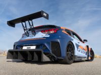 Značka Hyundai N odhalila prototyp nového sportovního vozu RM19 s motorem uprostřed a závodními geny