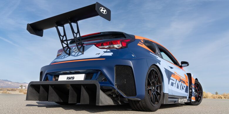 Značka Hyundai N odhalila prototyp nového sportovního vozu RM19 s motorem uprostřed a závodními geny