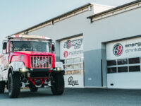 Novým dakarský soutěžní speciál Praga V4S DK, Instaforex Loprais Team
